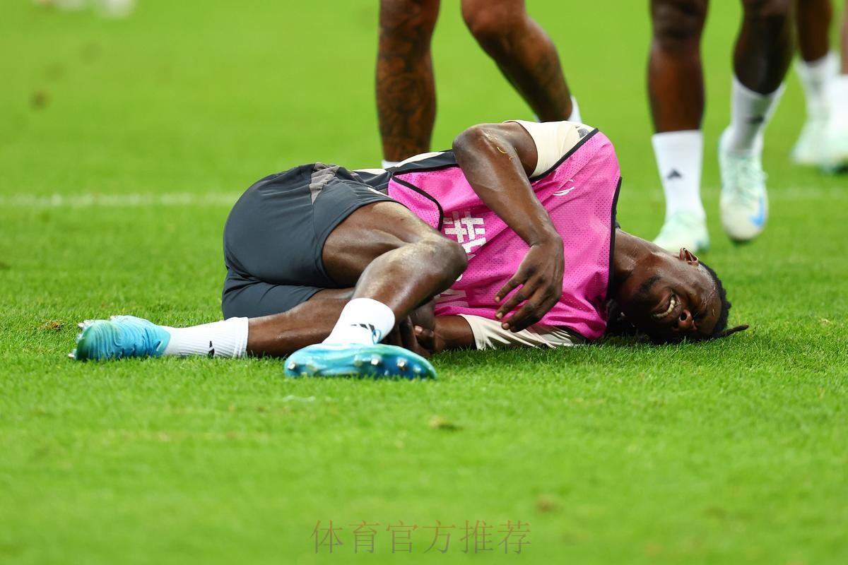 记者:皇马小将胡安-马丁内斯接受了膝盖手术 记者:皇马小将胡安-马丁内斯接受了膝盖手术